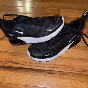 NIKE airmax 270